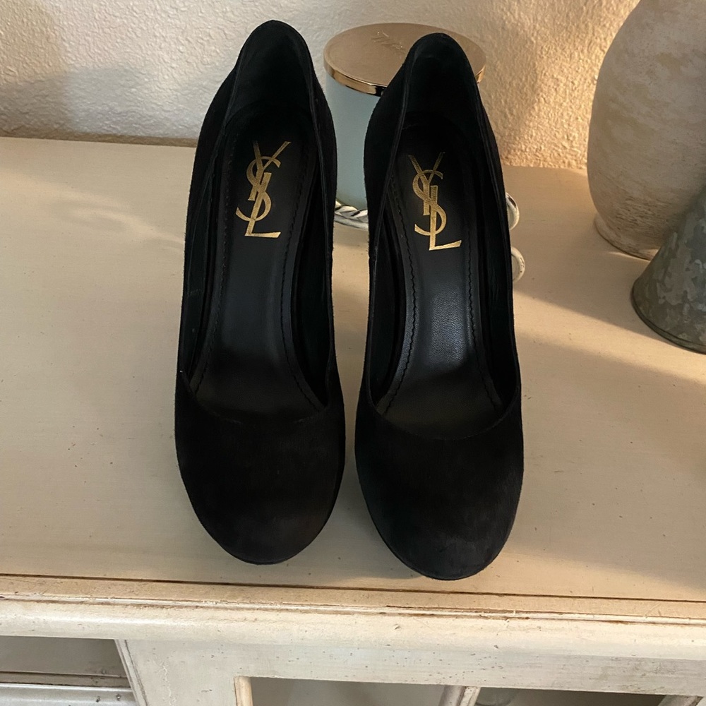 Black ysl black suede pumps.